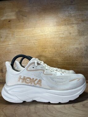 Hoka One One Clifton 10 Womens Size 7.5 Running Shoes Sneakers Vanilla Birch